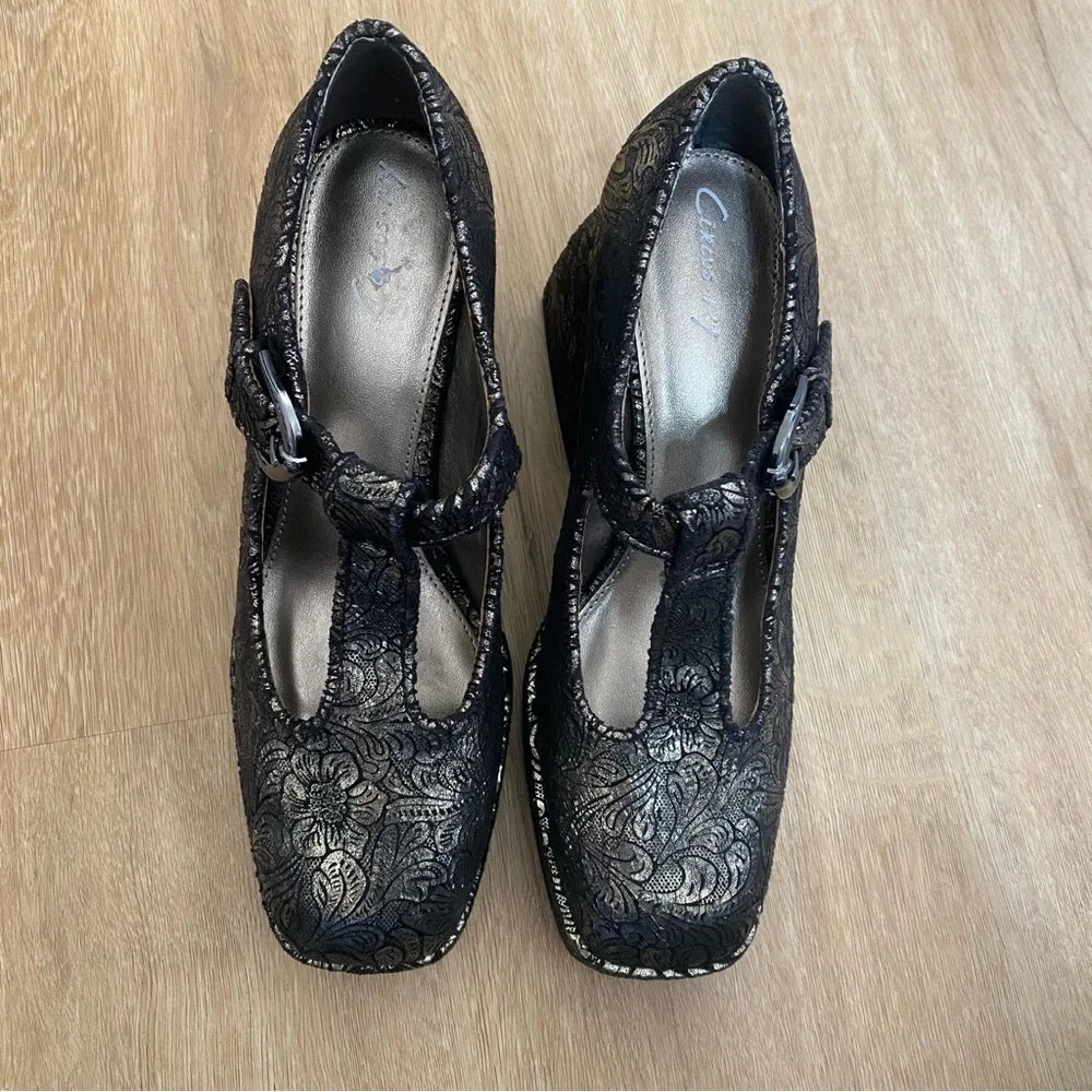 Circus NY Kay Mary Janes Metallic  Pumps Silver and Black size 8